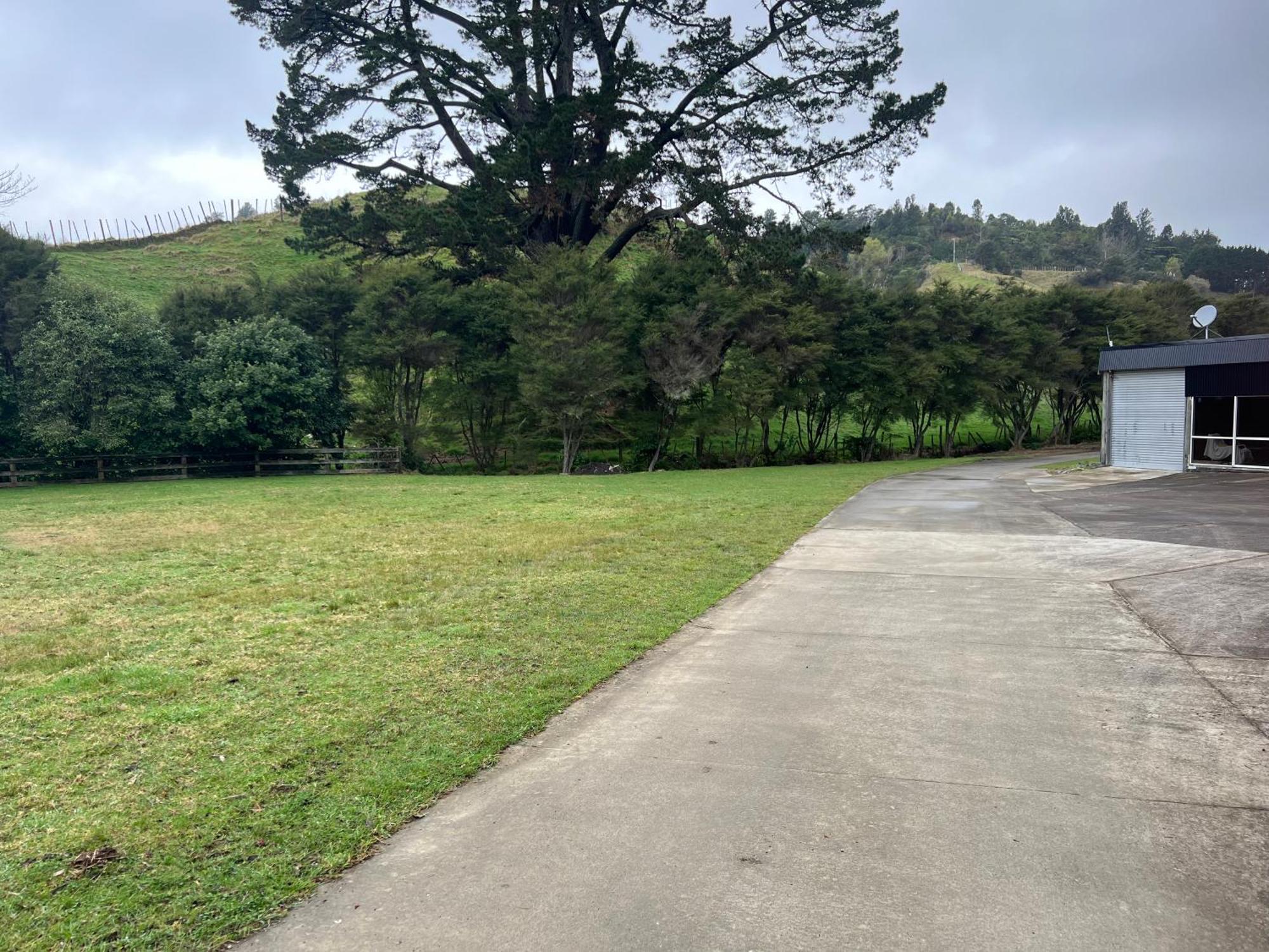 Self Contained Open Shed Space Wainui  Exterior foto