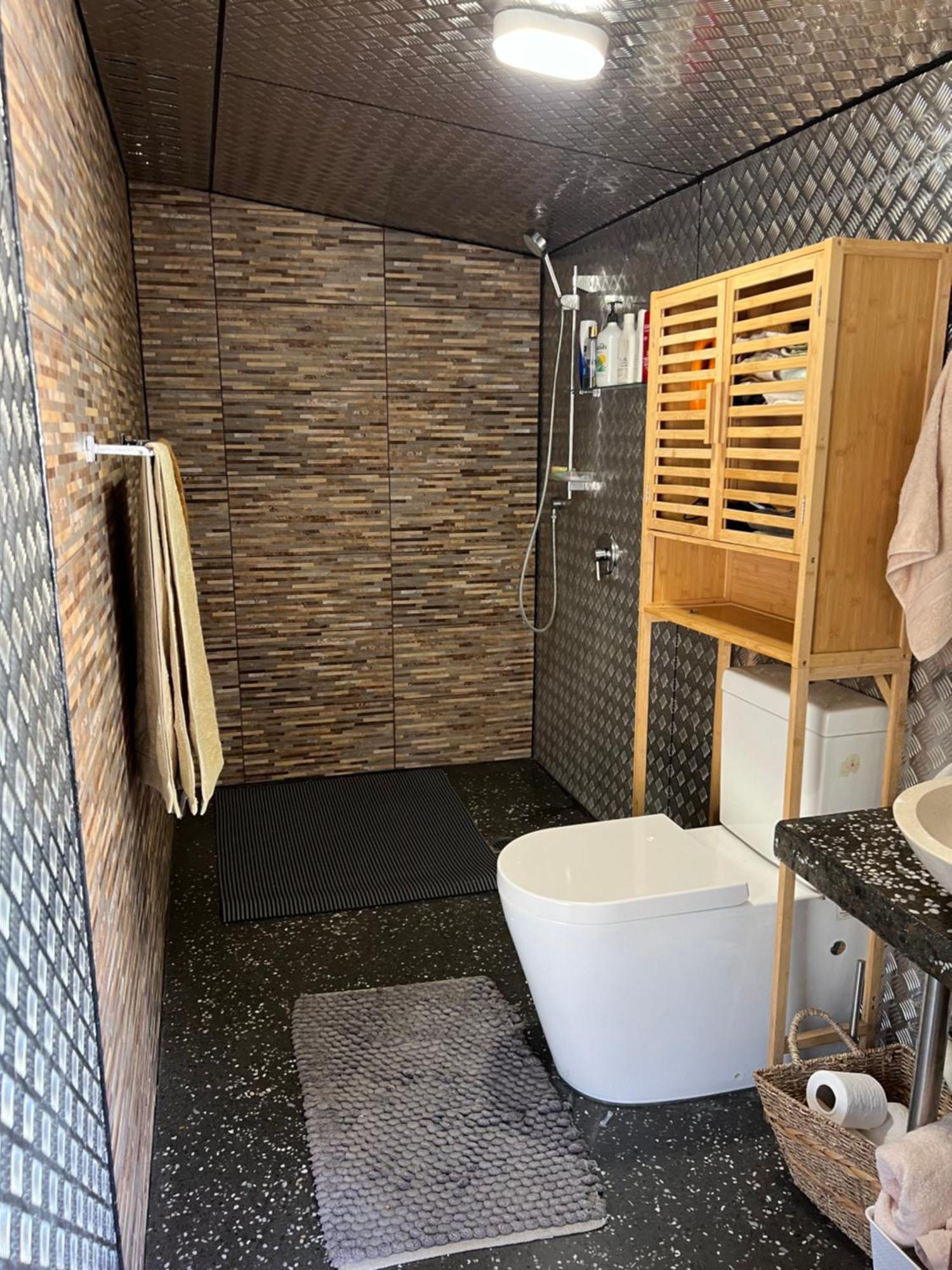 Self Contained Open Shed Space Wainui  Exterior foto